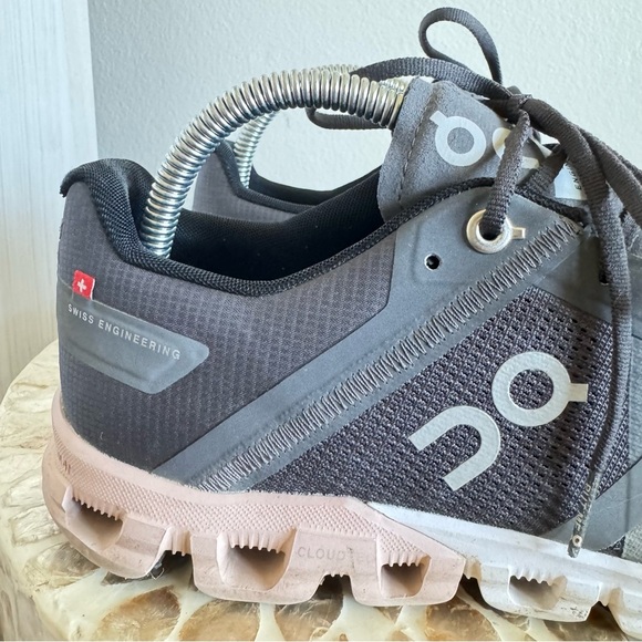 On Cloudflow Rock/Rose Colorway Running Shoes size 9 - Picture 2 of 8